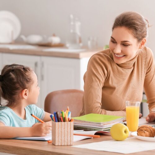 mom drawing with preschooler daughter at breakfast